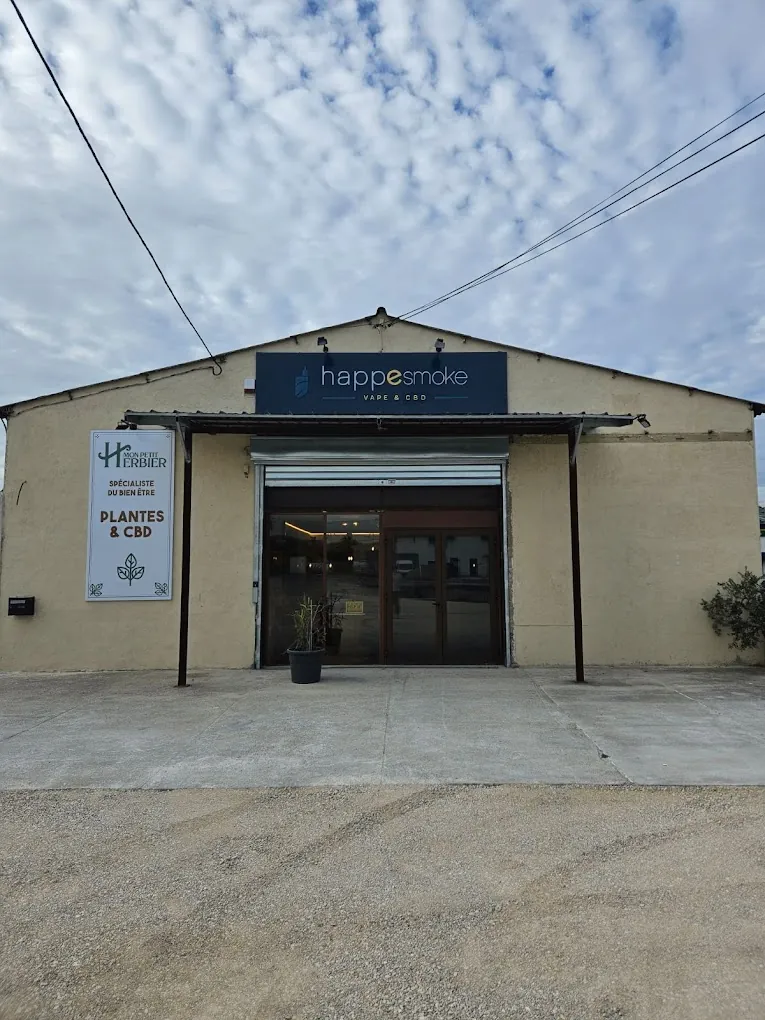 Vitrine du magasin HappeSmoke La Fare-les-Oliviers RN 113